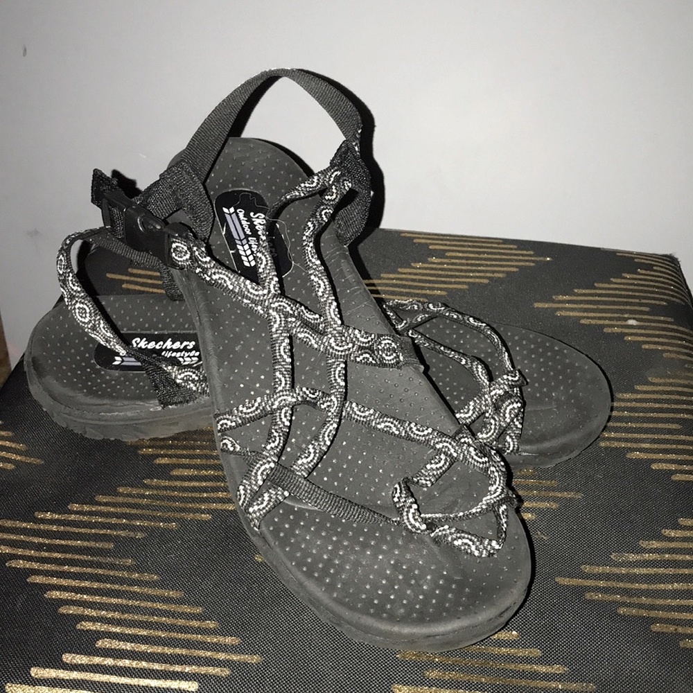 Size 10.5 sketchers outdoors sandals